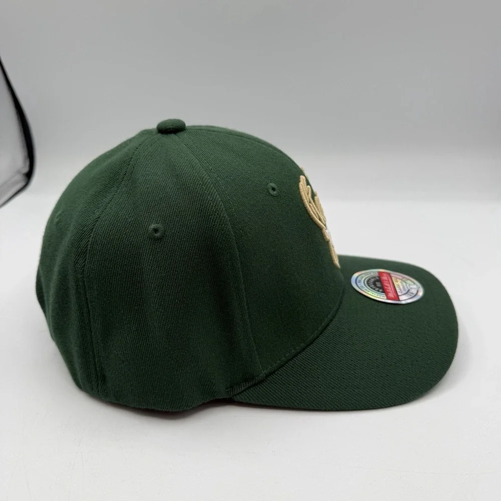 Mitchell & Ness Milwaukee Bucks Hat Cap Snapback Adjustable Classic Red‎ Stretch